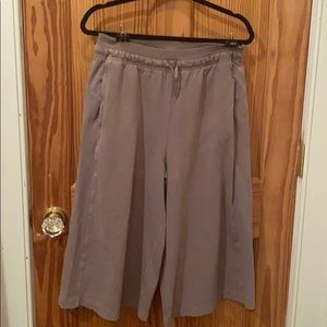 Lululemon inner glow cullotte  pant